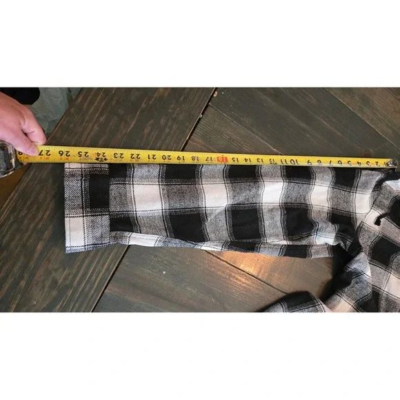 Aeropostale Hooded Flannel Shirt Mens‎ Size L Black White Plaid Button Down - Picture 9 of 9